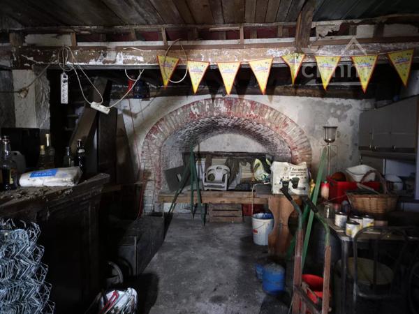 A vendre sur la commune de St Georges sur Moulon dans le Cher (18), à 15mn de Bourges.