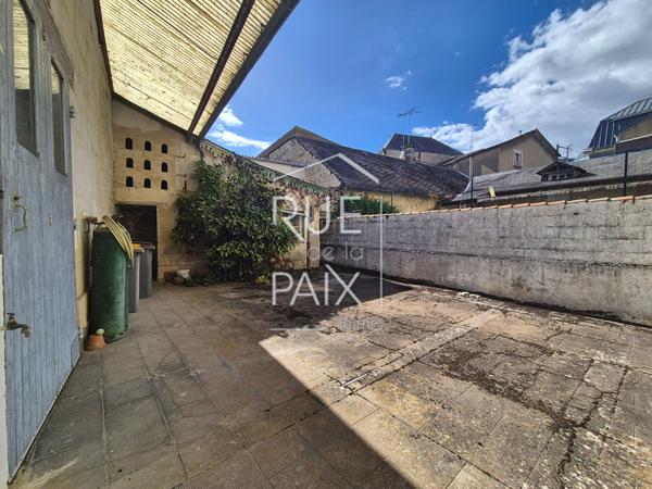 86200 LOUDUN Maison Loudun 6 pièce(s) 234 m2