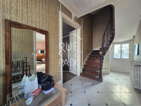 86200 LOUDUN Maison Loudun 6 pièce(s) 234 m2