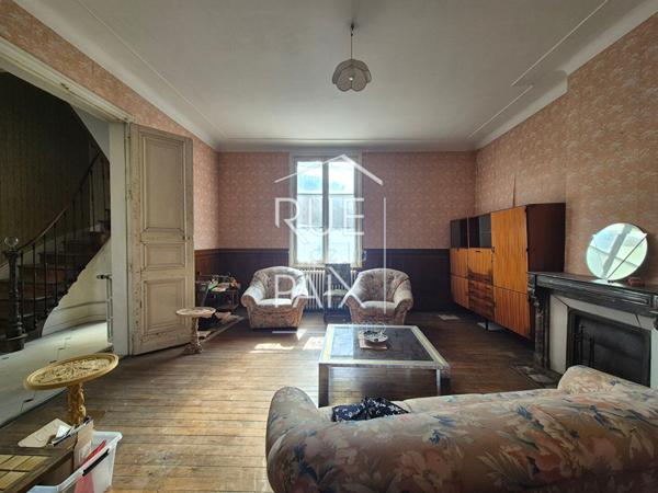 86200 LOUDUN Maison Loudun 6 pièce(s) 234 m2