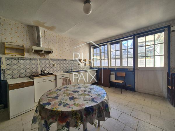 86200 LOUDUN Maison Loudun 6 pièce(s) 234 m2