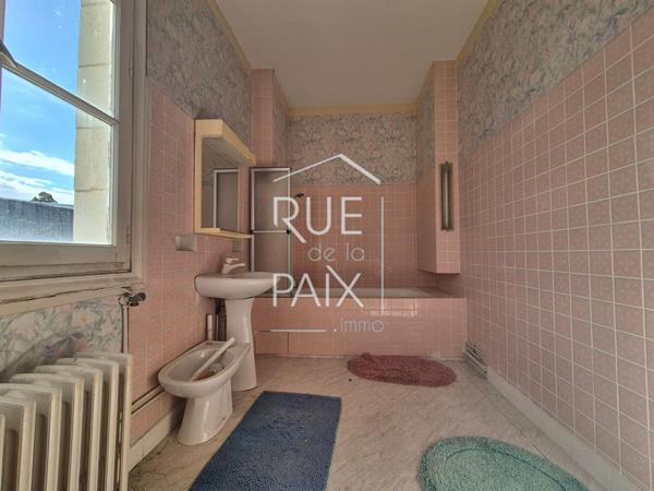 86200 LOUDUN Maison Loudun 6 pièce(s) 234 m2