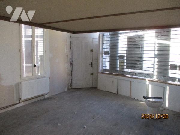 VOUZIERS, un immeuble à usage d'habitation sur 6 niveaux.