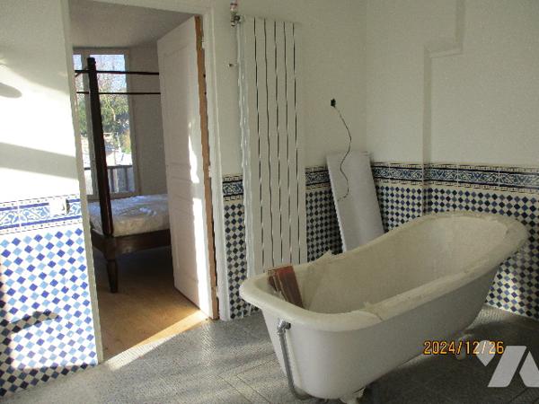 VOUZIERS, un immeuble à usage d'habitation sur 6 niveaux.