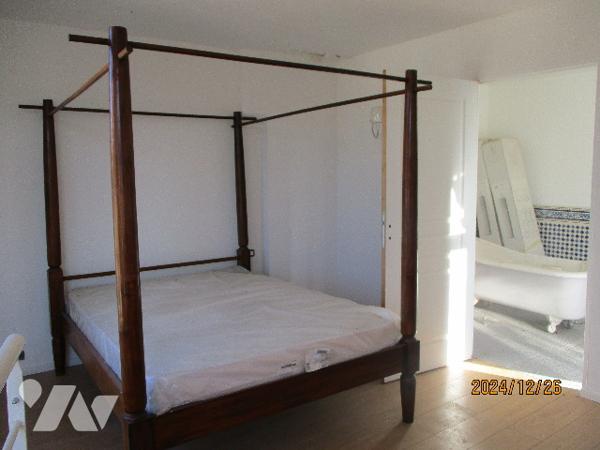 VOUZIERS, un immeuble à usage d'habitation sur 6 niveaux.