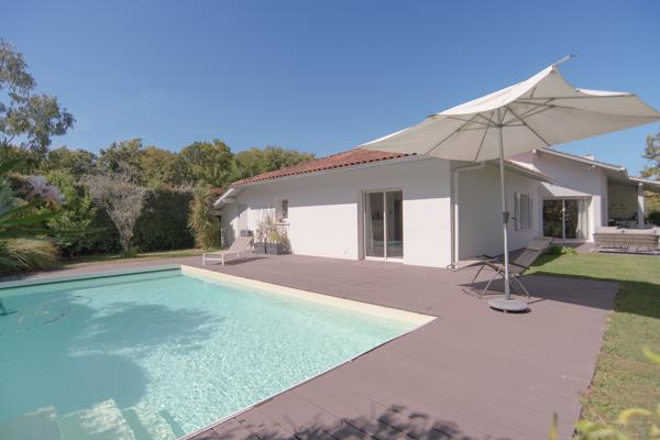 Maison
         5 pièces
        - 181 m² Bien prestige 1 292 500 € *