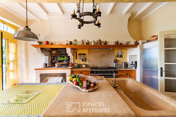 Propriété de caractère rénovée avec gîte, piscine et 4,4 ha – proche Carcassonne