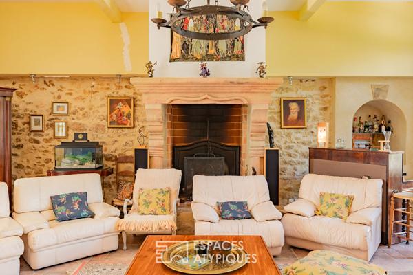 Propriété de caractère rénovée avec gîte, piscine et 4,4 ha – proche Carcassonne