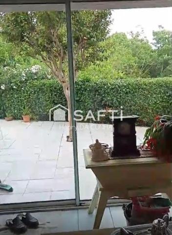 Maison familiale avec terrasse, véranda et garage