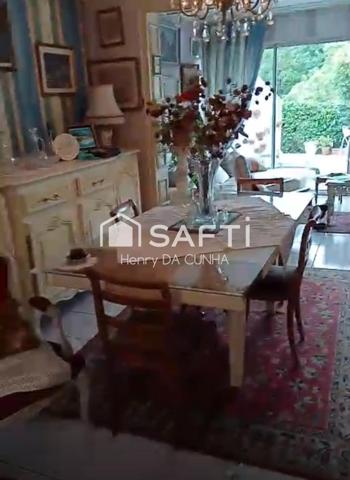 Maison familiale avec terrasse, véranda et garage