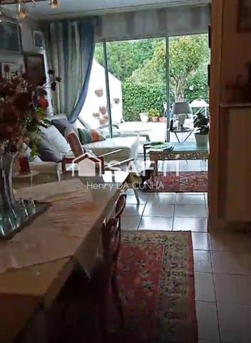 Maison familiale avec terrasse, véranda et garage