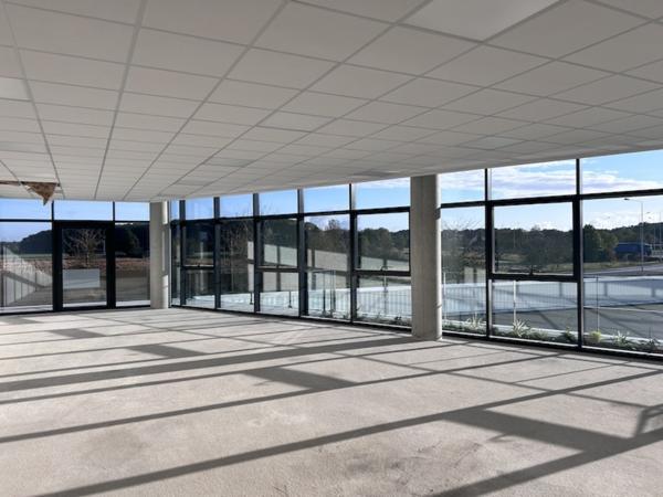 BOURG EN BRESSE - NORELAN - LECLERC - BUREAUX NEUFS A LOUER