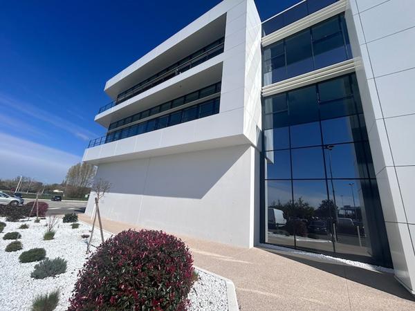 BOURG EN BRESSE - NORELAN - LECLERC - BUREAUX NEUFS A LOUER