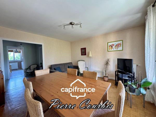 LYON 8 : T3 de 68 m² avec balcon, place de parking et cave