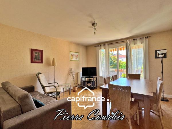 LYON 8 : T3 de 68 m² avec balcon, place de parking et cave