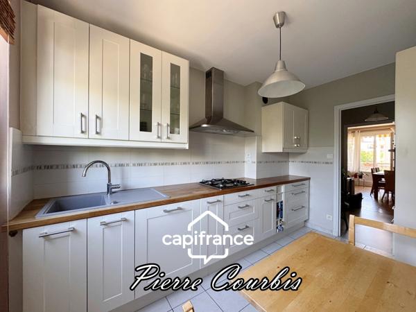 LYON 8 : T3 de 68 m² avec balcon, place de parking et cave