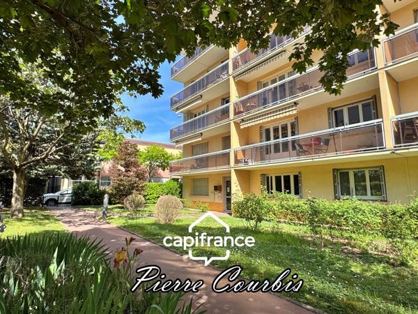 LYON 8 : T3 de 68 m² avec balcon, place de parking et cave