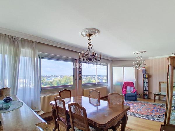 SAINT-BRIEUC CENTRE : DUPLEX - GARAGE - CAVE - TERRASSES AVEC VUE IMPRENABLE