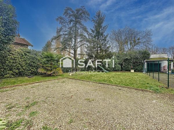 Terrain plat à batir de 475 m². 14,1 m de façade