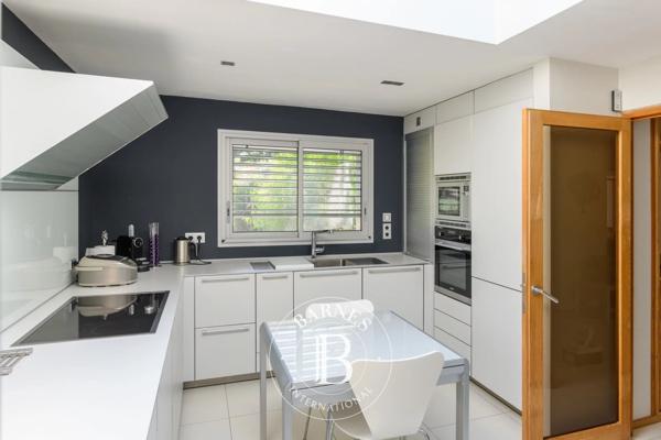 Sanary-sur-Mer, Villa 5 Chambres -  197 m² à vendre