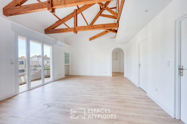 Duplex rénové avec extérieur et stationnement à Hyères