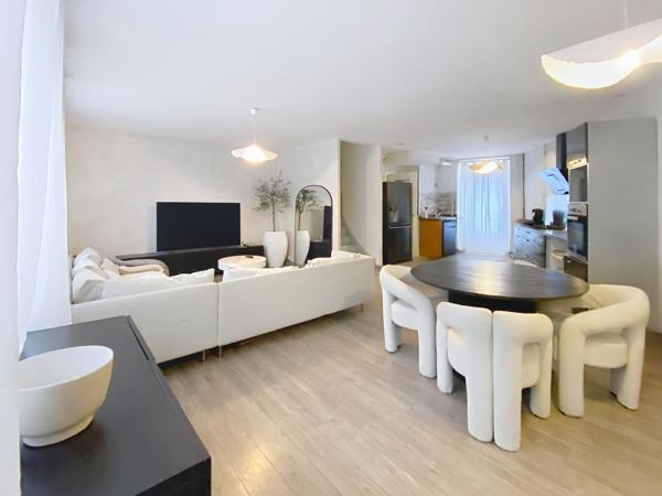 Roussillon (38150) Maison de ville 135 m² – 4 chambres – Cour extérieure – Roussillon Le Haut