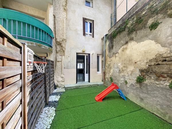 Roussillon (38150) Maison de ville 135 m² – 4 chambres – Cour extérieure – Roussillon Le Haut