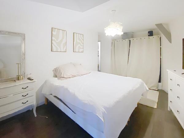 Roussillon (38150) Maison de ville 135 m² – 4 chambres – Cour extérieure – Roussillon Le Haut