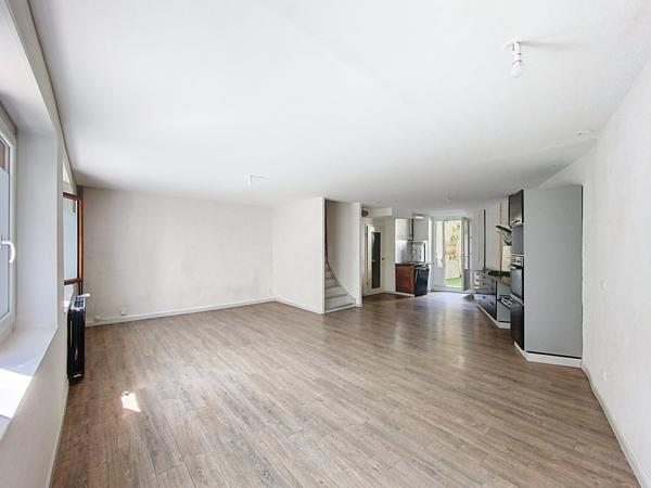 Roussillon (38150) Maison de ville 135 m² – 4 chambres – Cour extérieure – Roussillon Le Haut