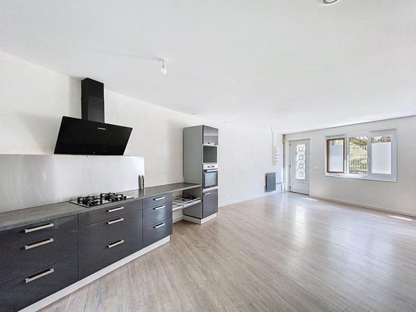 Roussillon (38150) Maison de ville 135 m² – 4 chambres – Cour extérieure – Roussillon Le Haut