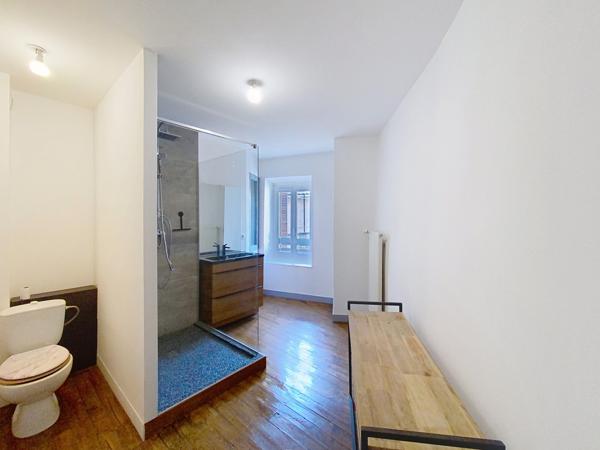 Roussillon (38150) Maison de ville 135 m² – 4 chambres – Cour extérieure – Roussillon Le Haut