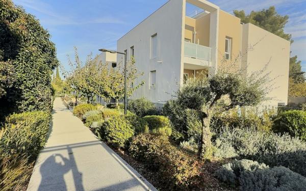 Appartement à vendre    3 pièces • 61 m2 Marseille 12