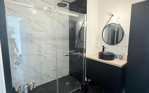 Appartement à vendre    3 pièces • 61 m2 Marseille 12