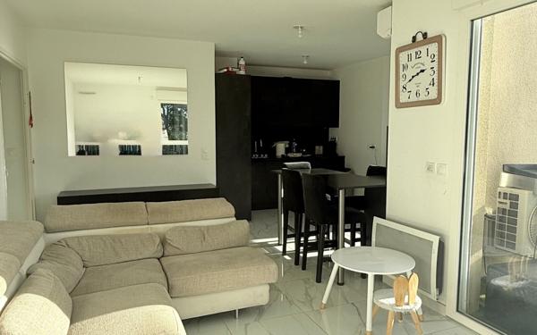 Appartement à vendre    3 pièces • 61 m2 Marseille 12