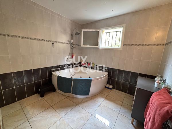 Maison de plain-pied avec dépendance 130 m² habitables sur terrain de 1 416 m² Aubenas Actuellement louée