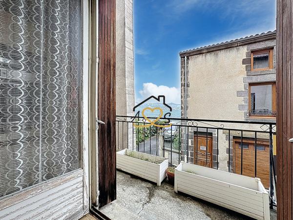 Corent (63730) MAISON DE BOURG À RÉNOVER-CORENT 63730