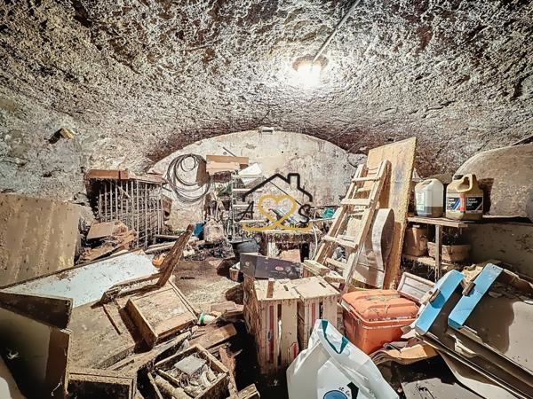 Corent (63730) MAISON DE BOURG À RÉNOVER-CORENT 63730