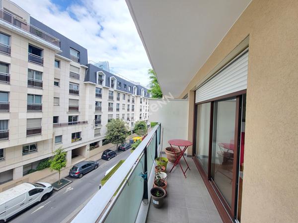 Appartement Puteaux 1 pièce  30 m2 avec balcon rue roque de Fillol entièrement meublé et équipé