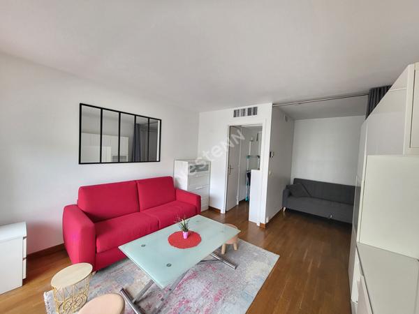 Appartement Puteaux 1 pièce  30 m2 avec balcon rue roque de Fillol entièrement meublé et équipé