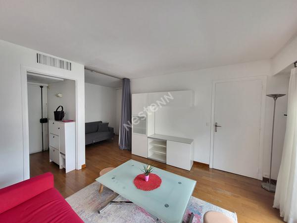 Appartement Puteaux 1 pièce  30 m2 avec balcon rue roque de Fillol entièrement meublé et équipé