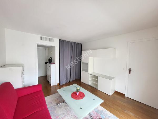 Appartement Puteaux 1 pièce  30 m2 avec balcon rue roque de Fillol entièrement meublé et équipé