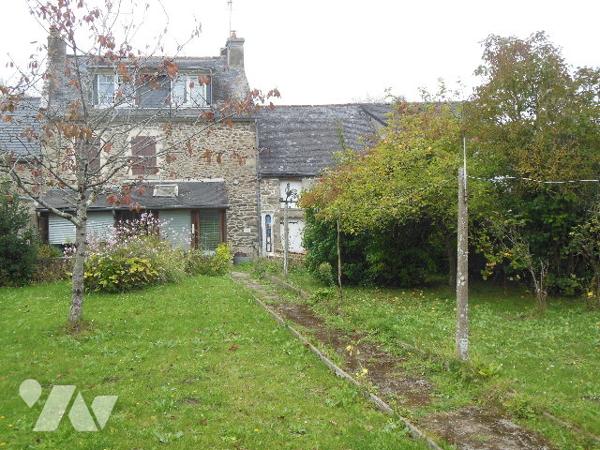 Propriété dans Maison d'habitation construite en pierres sur un terrain en zone constructible