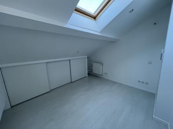 Appartement à louer 1 150 € CC Sathonay-Camp 4 p 96 m² DPE D
