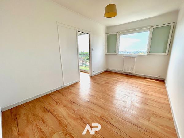 T4- vue exceptionnelle sur toute La Rochelle Quartier Bongraine €259 000 ** - Référence MR615ED3