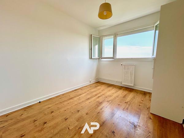 T4- vue exceptionnelle sur toute La Rochelle Quartier Bongraine €259 000 ** - Référence MR615ED3