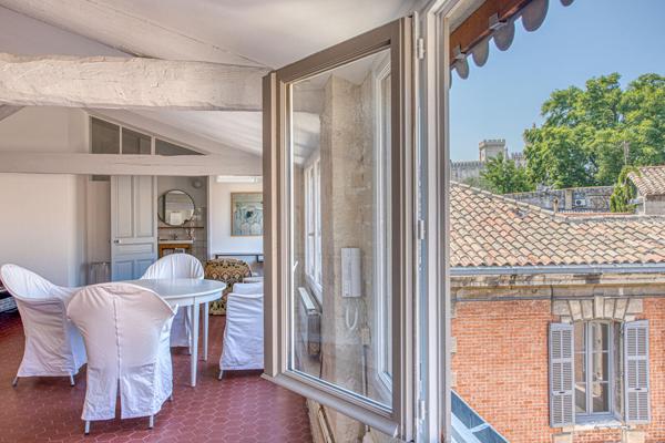 Appartement d’exception avec vue panoramique sur les toits de la Cité des Papes