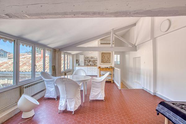 Appartement d’exception avec vue panoramique sur les toits de la Cité des Papes