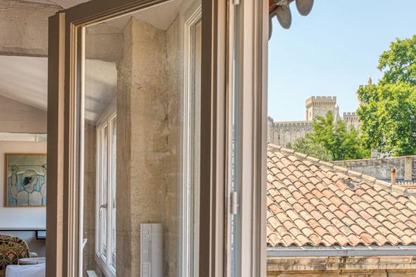 Appartement d’exception avec vue panoramique sur les toits de la Cité des Papes