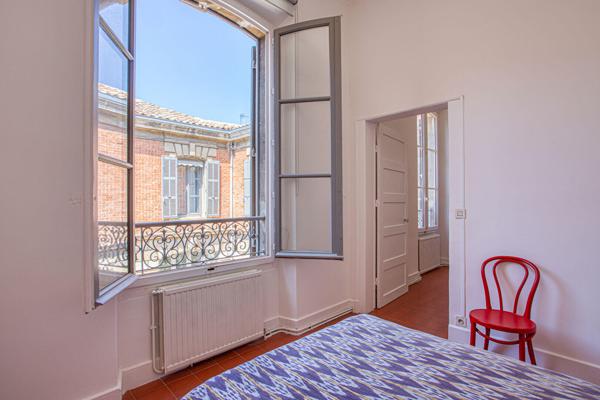 Appartement d’exception avec vue panoramique sur les toits de la Cité des Papes