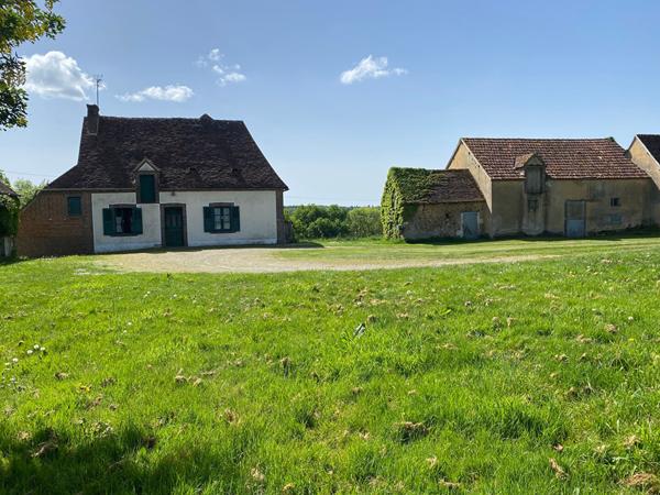 Ancien corps de ferme avec prairie prôche Longny Les Villages